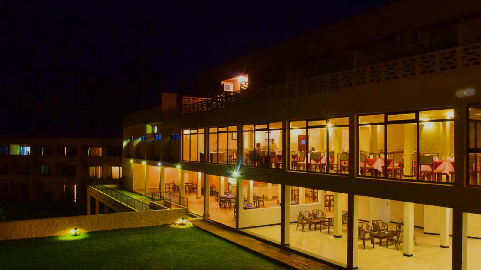 Fishermans Bay Hotel a beach resort by the Weligama Bay